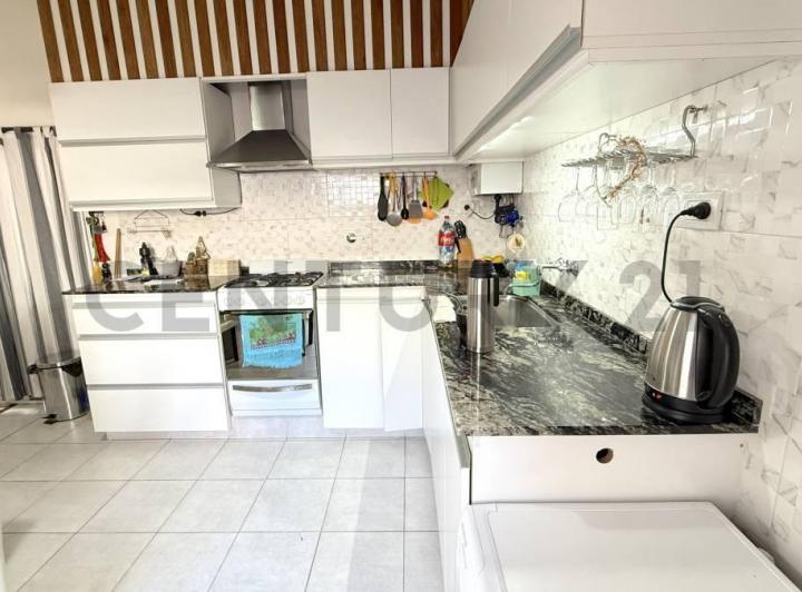 Casa · 145m² · 6 Ambientes · 1 Cochera