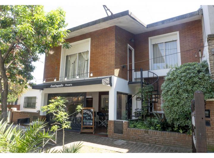 Casa · 168m² · 6 Ambientes · 1 Cochera