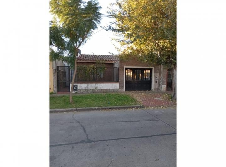 Casa · 145m² · 6 Ambientes · 1 Cochera