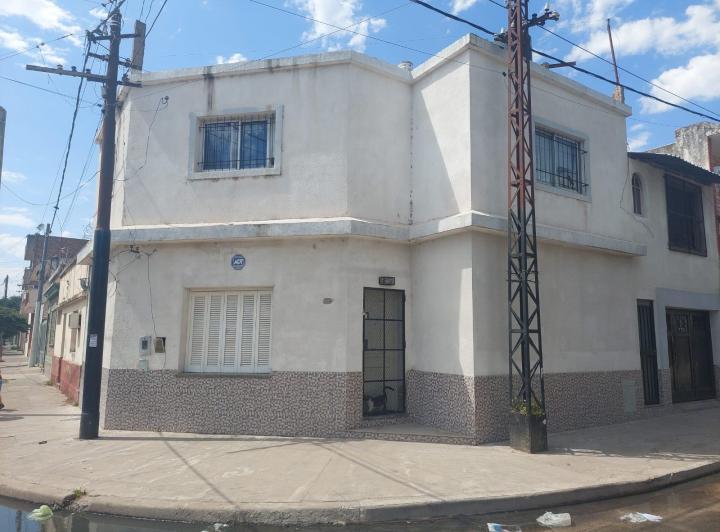 Casa · 165m² · 6 Ambientes · 1 Cochera