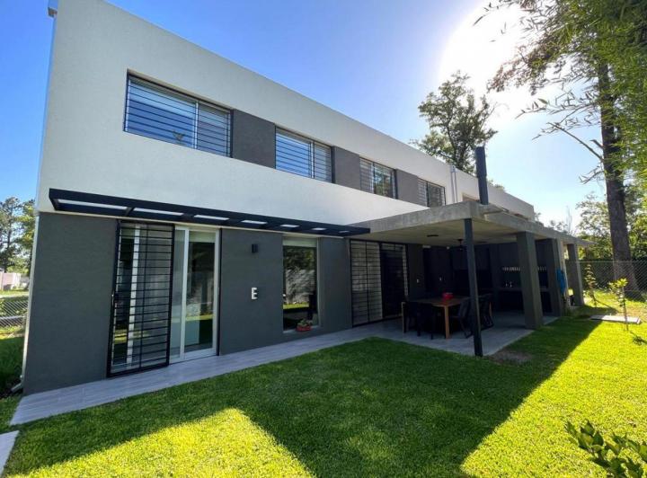 Casa · 147m² · 6 Ambientes · 1 Cochera