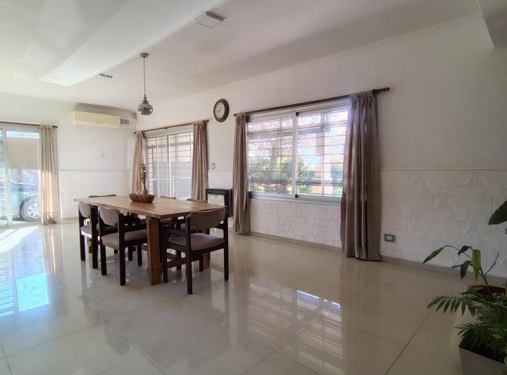 Casa · 157m² · 4 Ambientes · 2 Cocheras