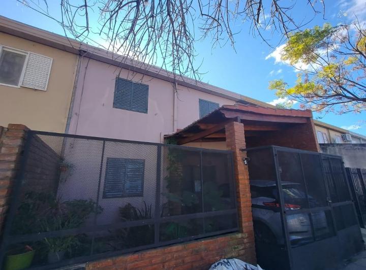 Casa · 104m² · 6 Ambientes · 1 Cochera