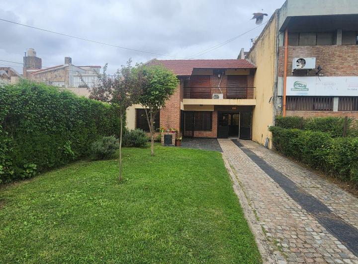 Casa · 206m² · 7 Ambientes · 1 Cochera