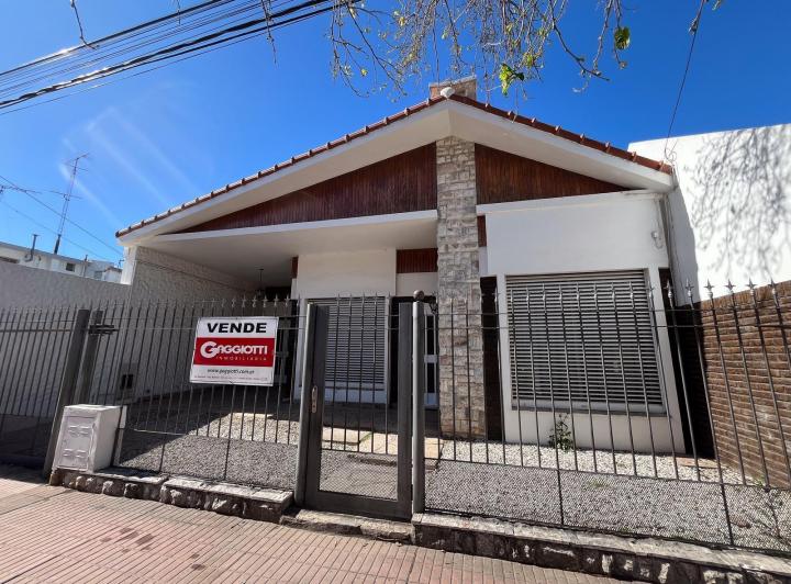 Casa · 122m² · 4 Ambientes · 1 Cochera
