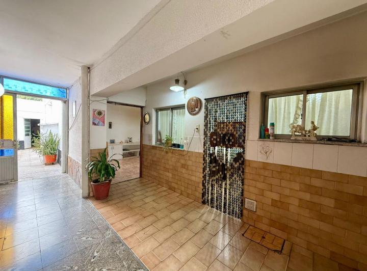 Casa · 244m² · 7 Ambientes · 2 Cocheras
