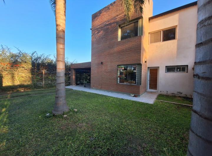 Casa · 234m² · 6 Ambientes · 1 Cochera