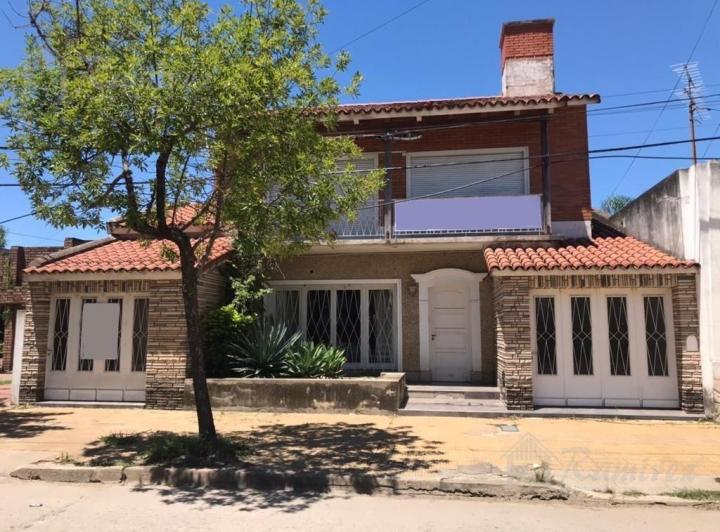 Casa · 340m² · 5 Ambientes · 3 Cocheras