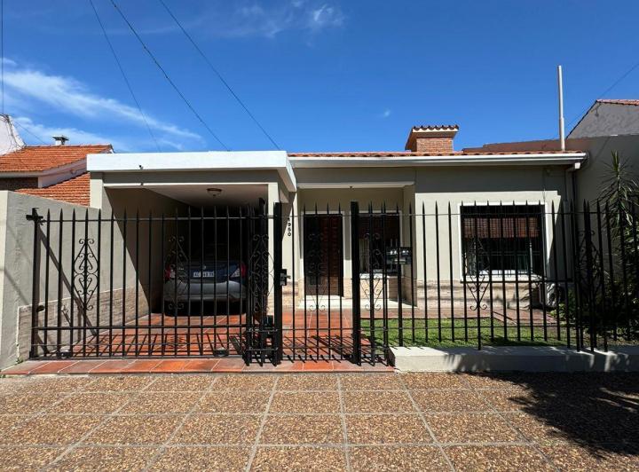 Casa · 190m² · 9 Ambientes · 1 Cochera