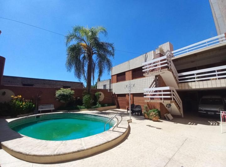 Casa · 428m² · 8 Ambientes · 3 Cocheras