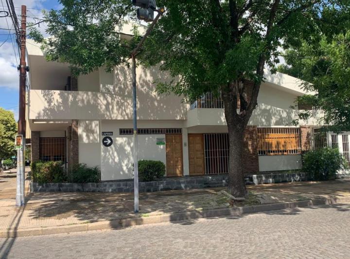 Casa · 342m² · 5 Ambientes · 1 Cochera