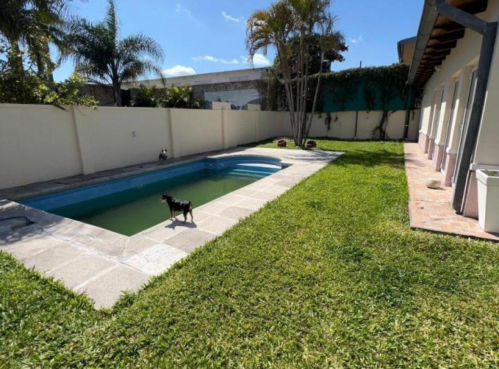 Casa · 266m² · 5 Ambientes · 2 Cocheras