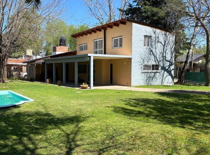 Casa · 218m² · 3 Dormitorios