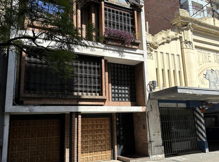 Casa · 412m² · 5 Ambientes · 2 Cocheras