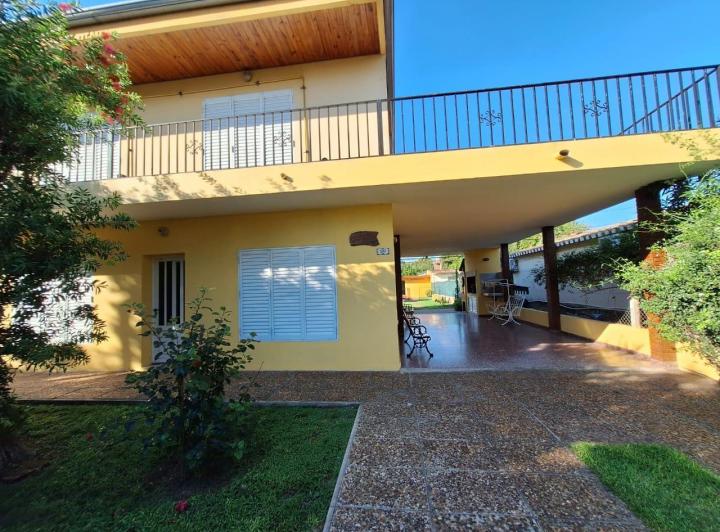 Casa · 249m² · 8 Ambientes · 1 Cochera