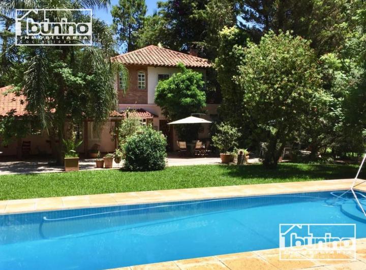 Casa · 258m² · 6 Ambientes · 2 Cocheras