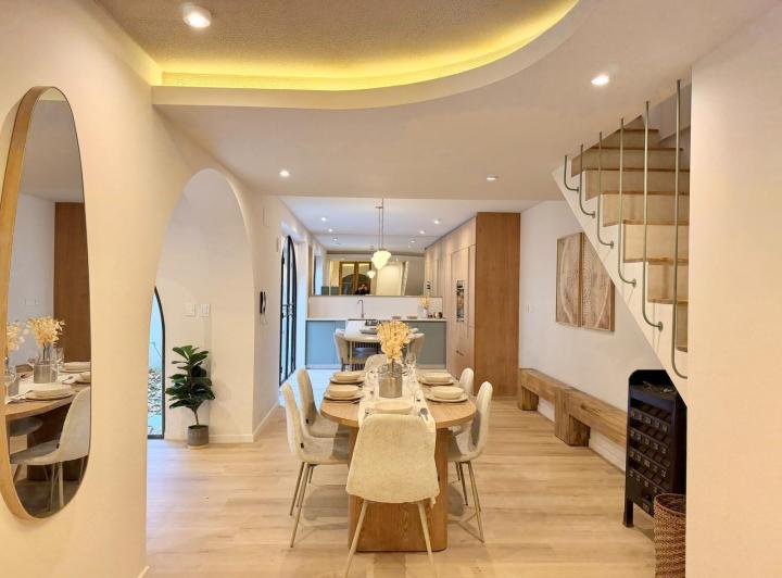Casa · 223m² · 6 Ambientes · 2 Cocheras