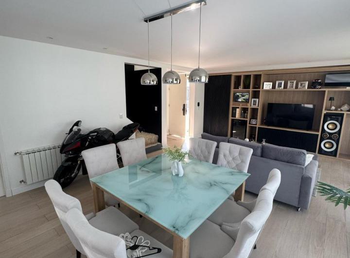 Casa · 147m² · 6 Ambientes · 1 Cochera