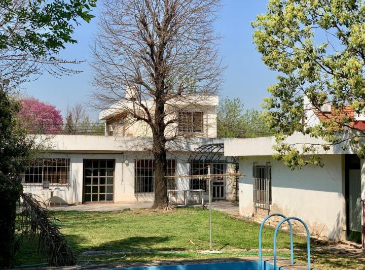 Casa · 237m² · 4 Ambientes · 2 Cocheras