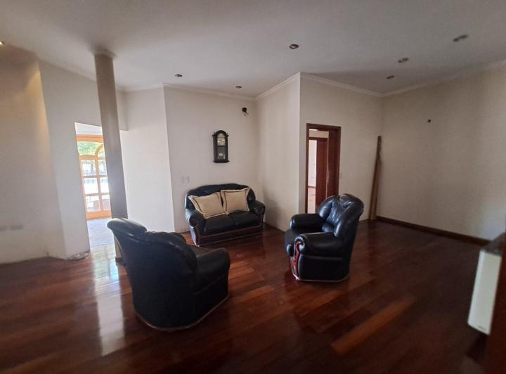 Casa · 364m² · 7 Ambientes · 1 Cochera