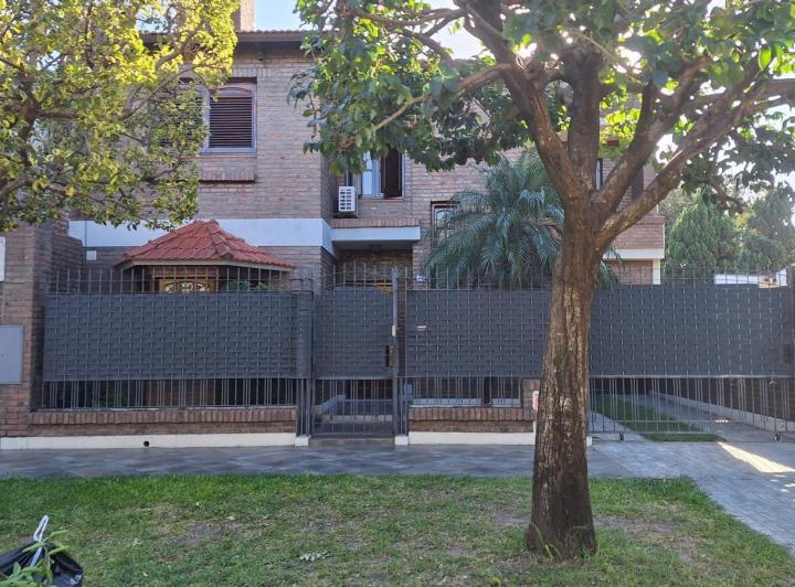 Casa · 132m² · 5 Ambientes · 2 Cocheras