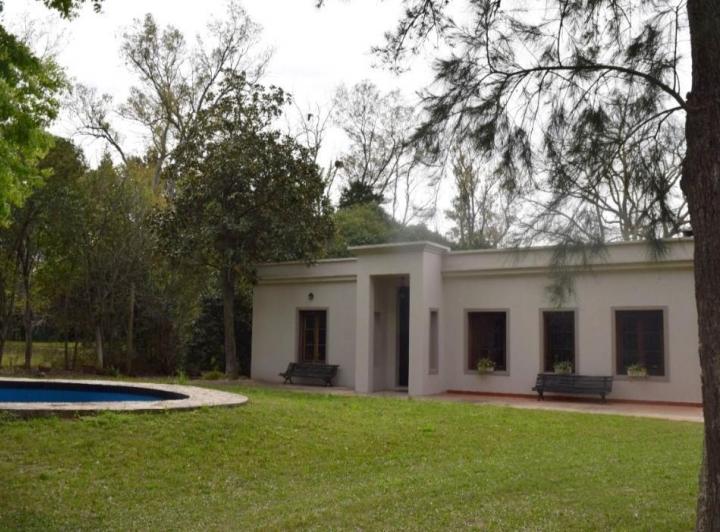 Casa · 334m² · 9 Ambientes · 2 Cocheras