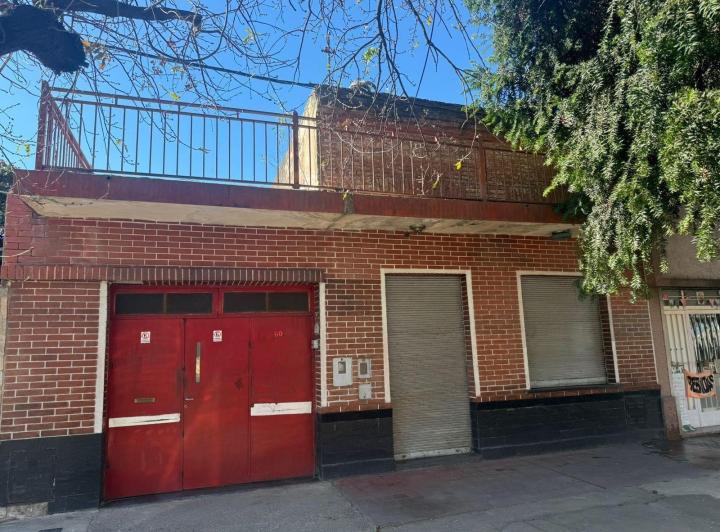 Casa · 123m² · 6 Ambientes · 2 Cocheras