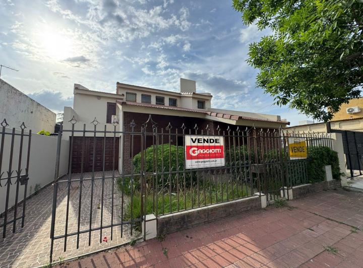 Casa · 143m² · 4 Ambientes · 1 Cochera