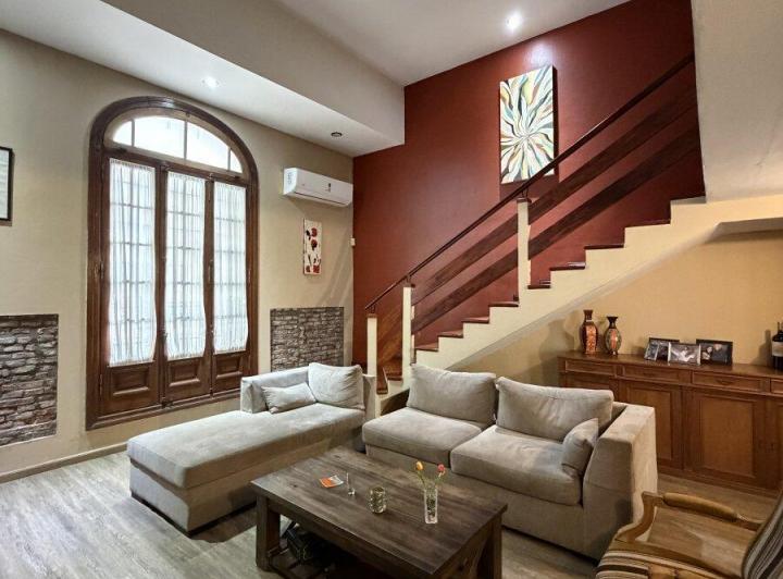 Casa · 180m² · 6 Ambientes
