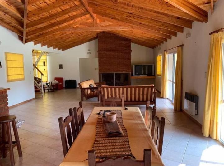 Casa · 234m² · 4 Dormitorios