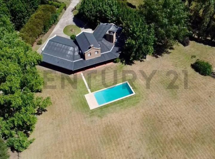 Casa · 250m² · 8 Ambientes · 2 Cocheras