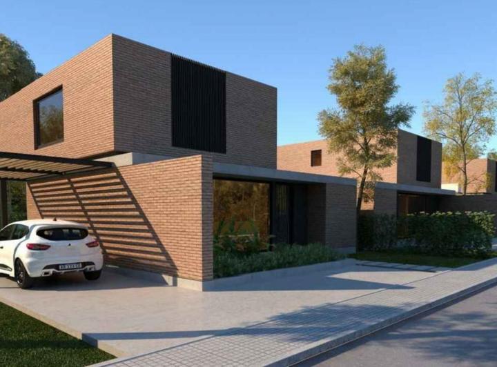 Casa · 136m² · 3 Dormitorios · 2 Cocheras