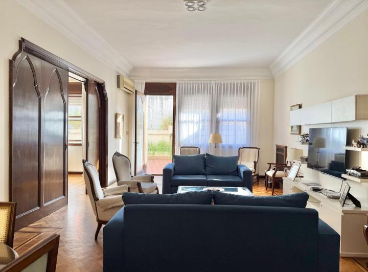 Casa · 857m² · 17 Ambientes · 1 Cochera