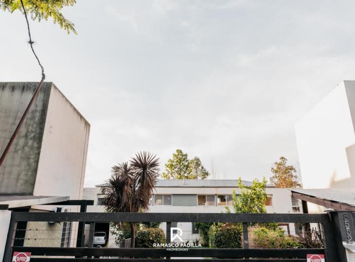 Casa · 100m² · 4 Ambientes · 2 Cocheras