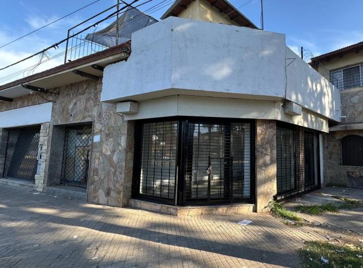 Casa · 1m² · 5 Ambientes · 1 Cochera