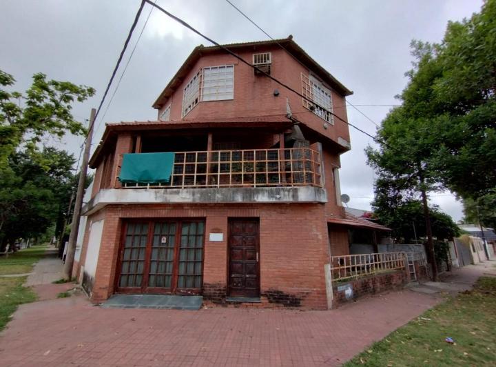 Casa · 260m² · 4 Ambientes · 1 Cochera