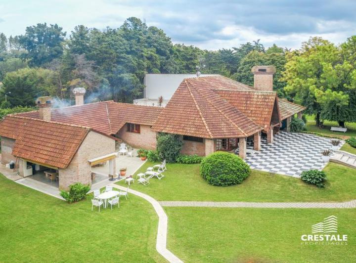 Casa · 780m² · 5 Ambientes · 4 Cocheras