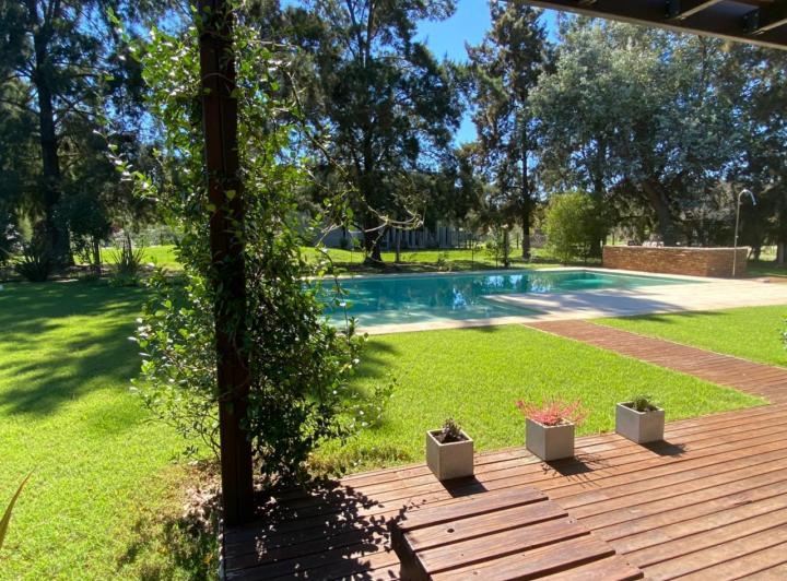 Casa · 370m² · 9 Ambientes · 2 Cocheras