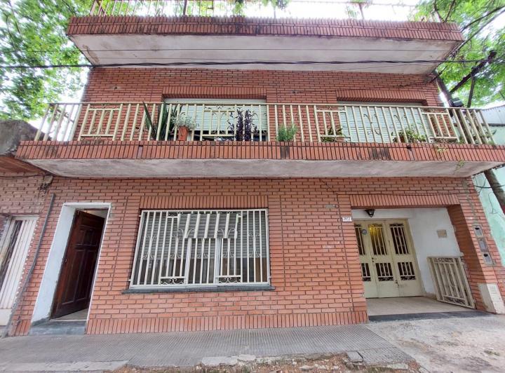 Casa · 299m² · 7 Ambientes · 2 Cocheras
