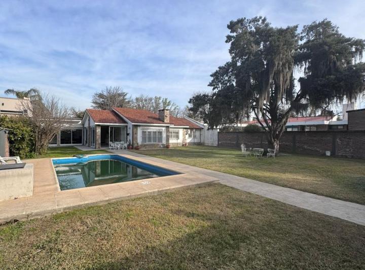 Casa · 250m² · 6 Ambientes