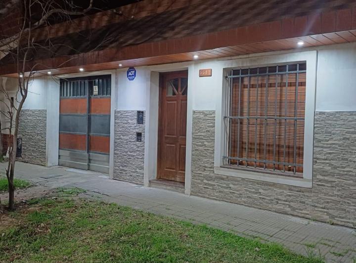 Casa · 115m² · 5 Ambientes · 2 Cocheras