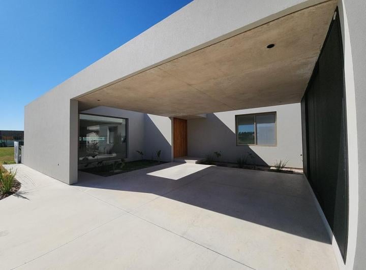 Casa · 358m² · 6 Ambientes · 2 Cocheras