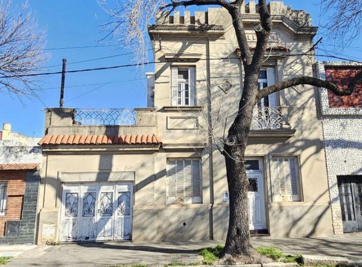 Casa · 209m² · 2 Dormitorios · 1 Cochera