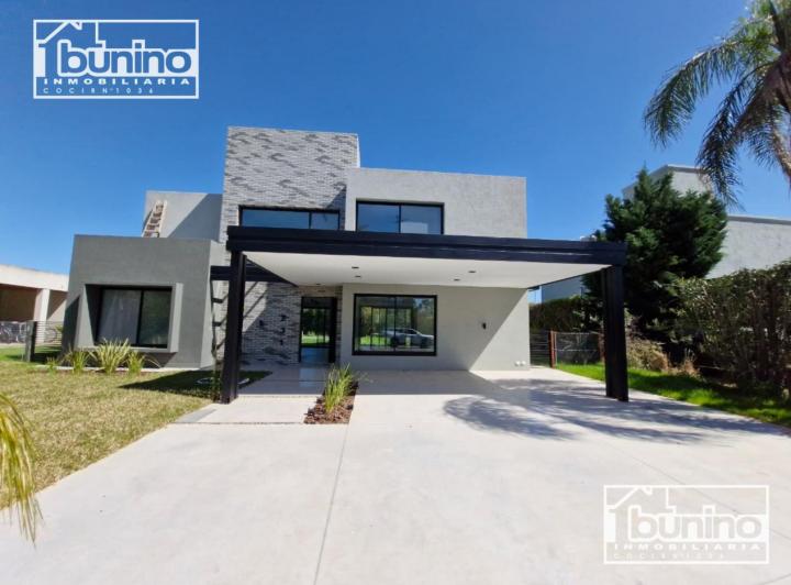 Casa · 212m² · 6 Ambientes · 2 Cocheras