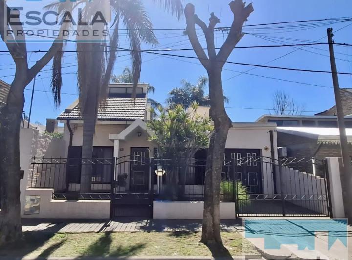 Casa · 200m² · 4 Ambientes · 1 Cochera