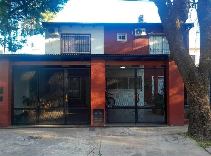 Casa · 204m² · 5 Ambientes · 2 Cocheras