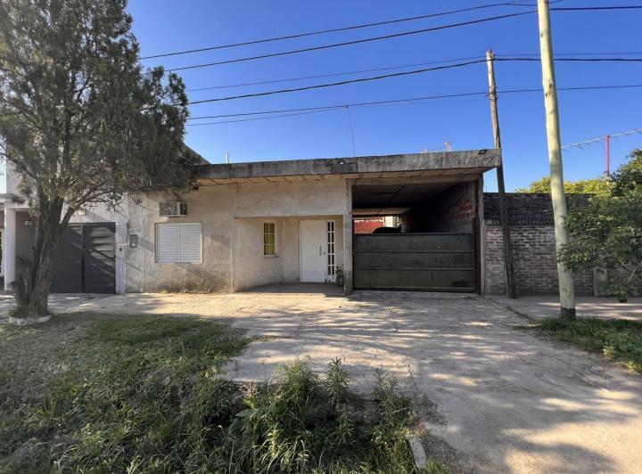 Casa · 300m² · 4 Ambientes · 1 Cochera