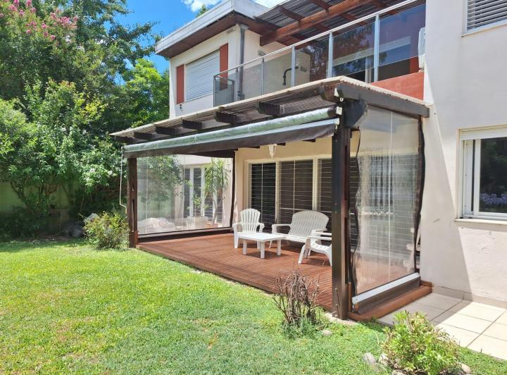 Casa · 200m² · 9 Ambientes · 2 Cocheras