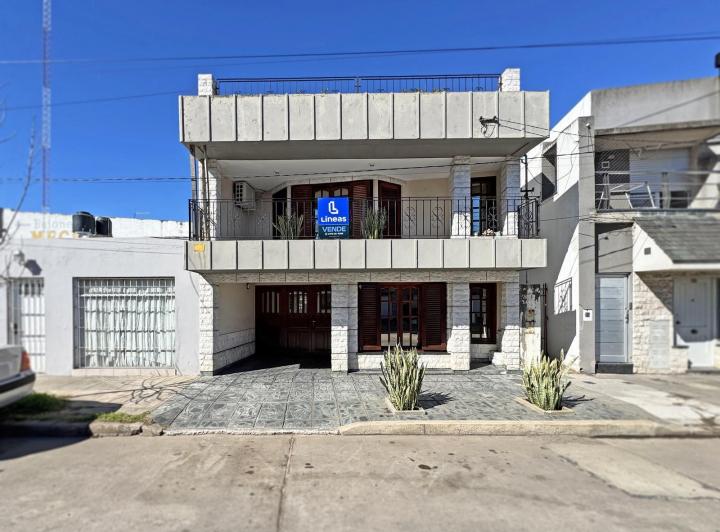 Casa · 220m² · 3 Dormitorios · 1 Cochera