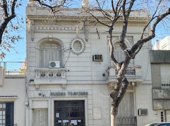 Casa · 312m² · 8 Ambientes · 1 Cochera
